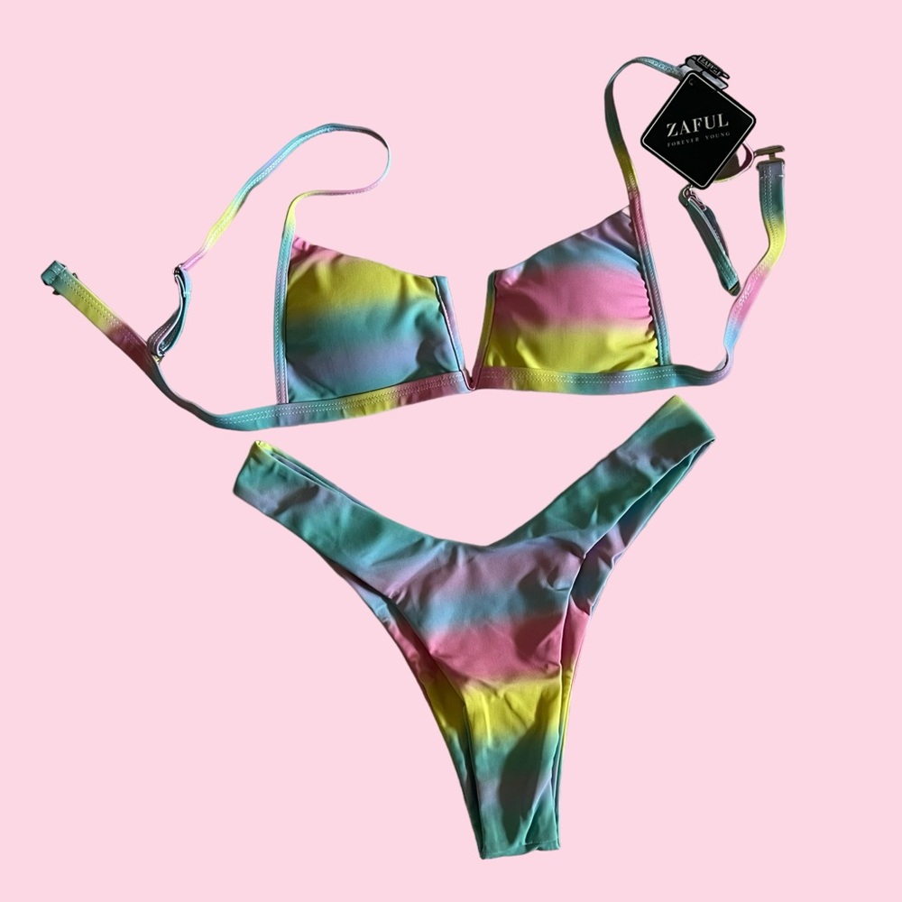 Beautiful 2 piece swimsuit • Zaful• size M• NWT